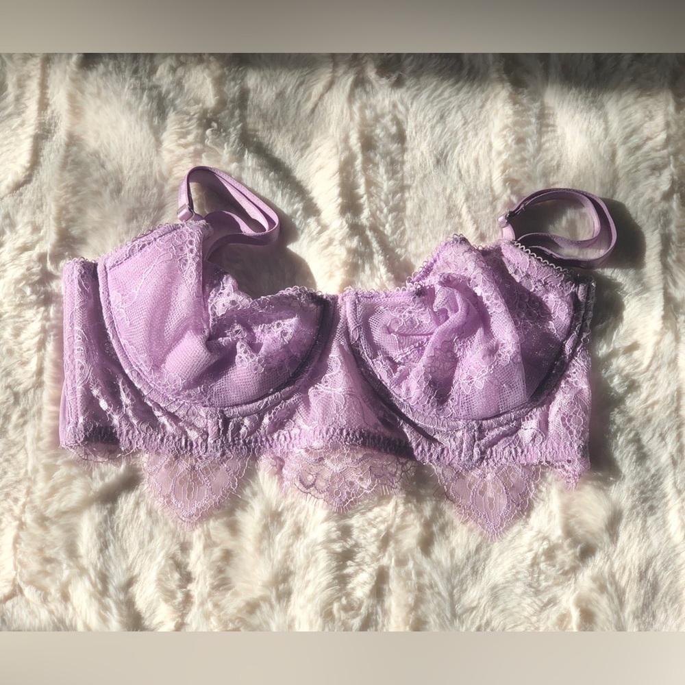 *NEW* never worn Victoria’s secret unlined bra size 32DD in a lilac color